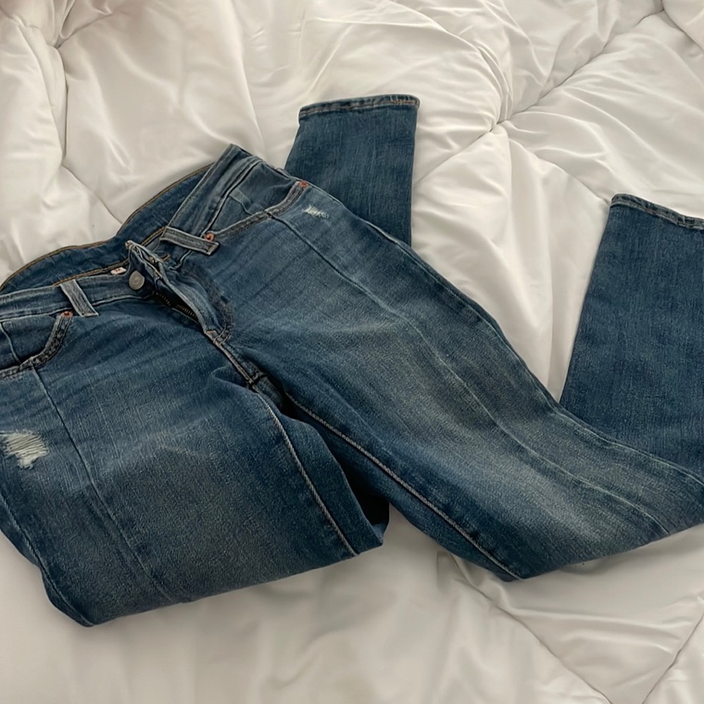 NWOT Never Worn Levi’s Strauss Jeans Distressed & Line Down the Front